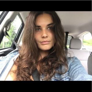 Meet your Posher, Cayla